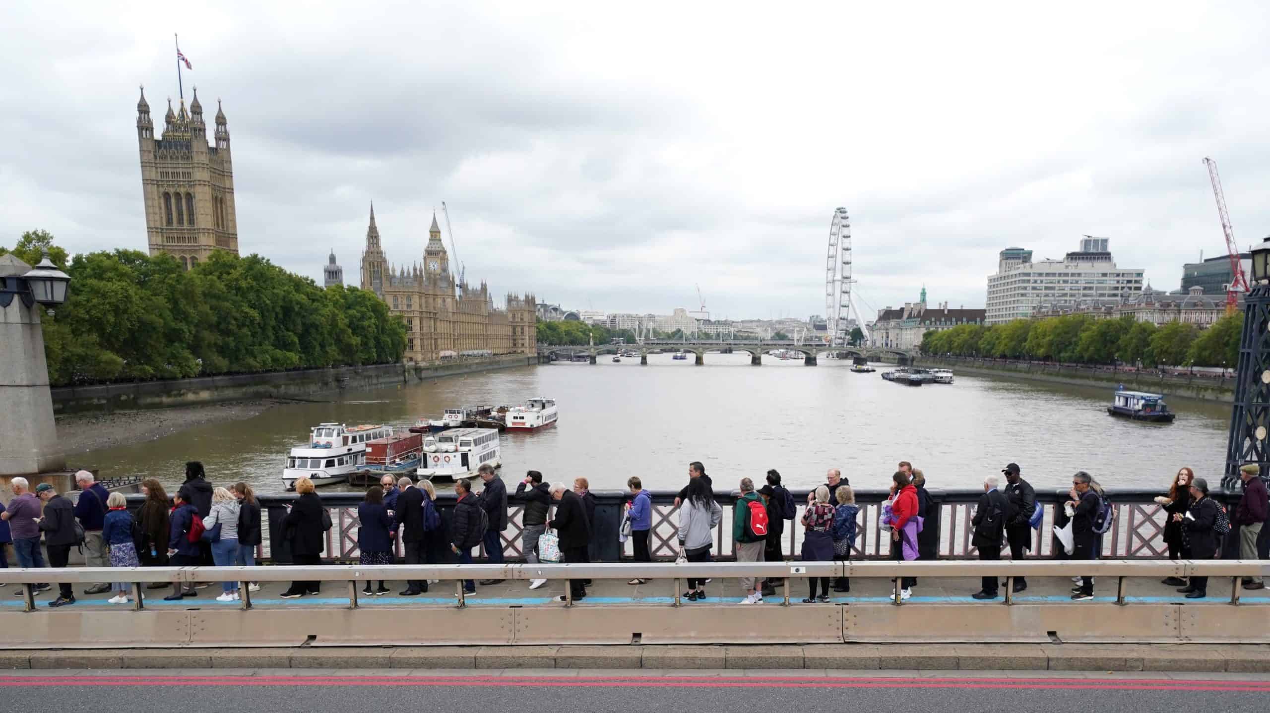Queen: MPs and four guests allowed to jump the queue as rest stand in line for over four-miles