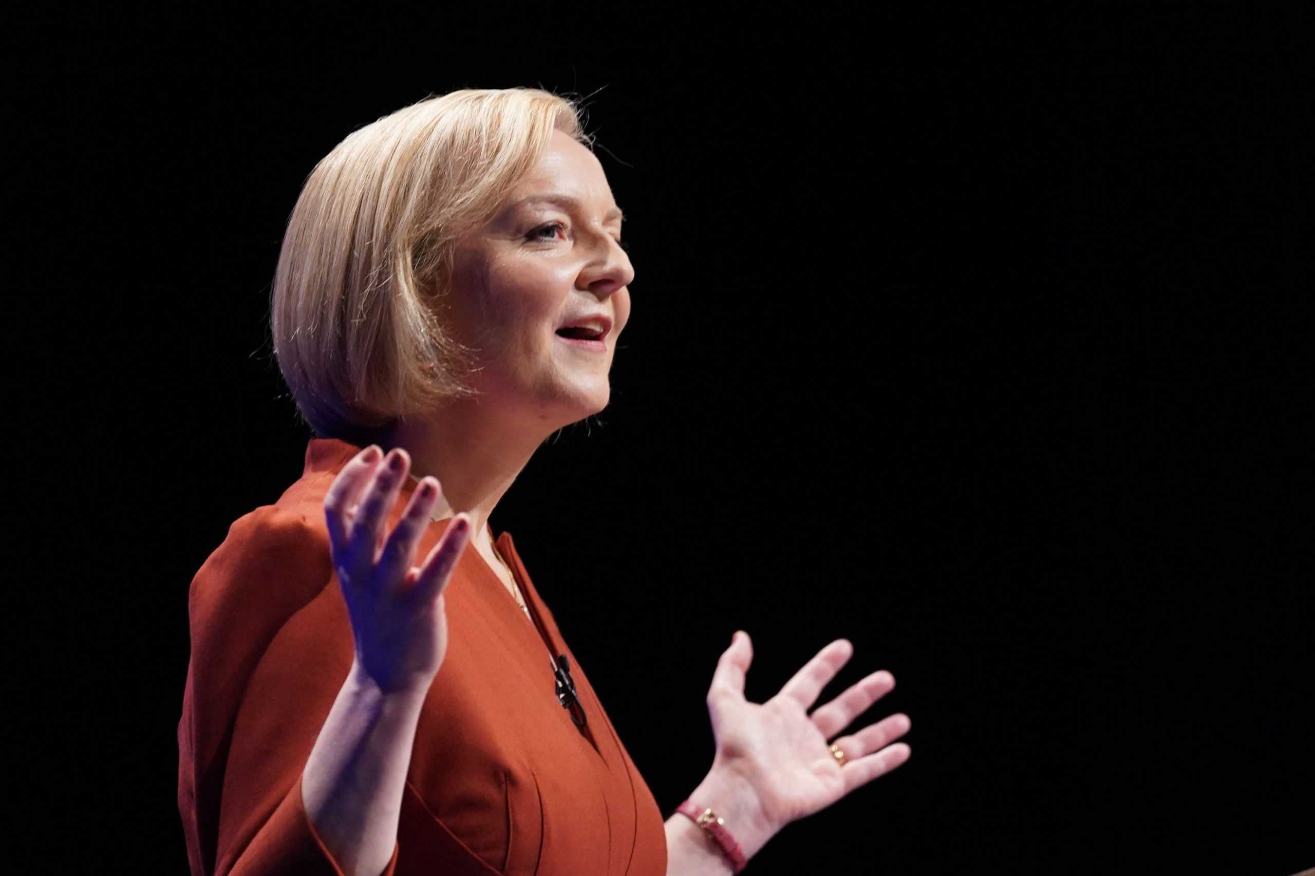 Cabinet ministers urge Tories to rally behind Truss or risk election defeat