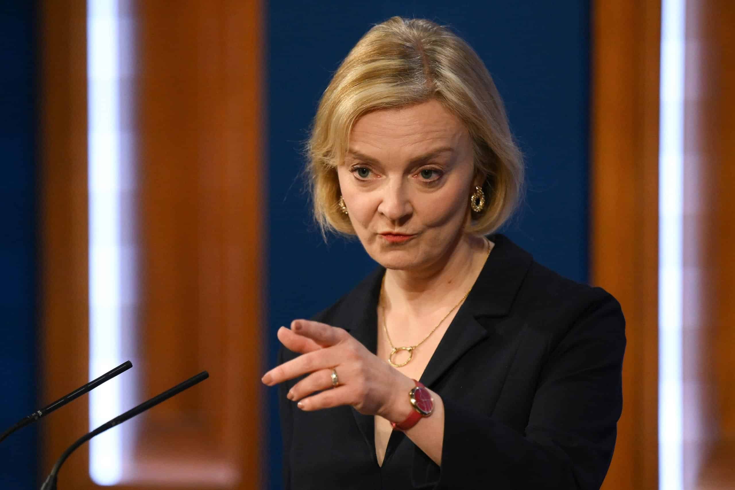 Majority of Tory members say Liz Truss should resign – 6 weeks after making her PM!