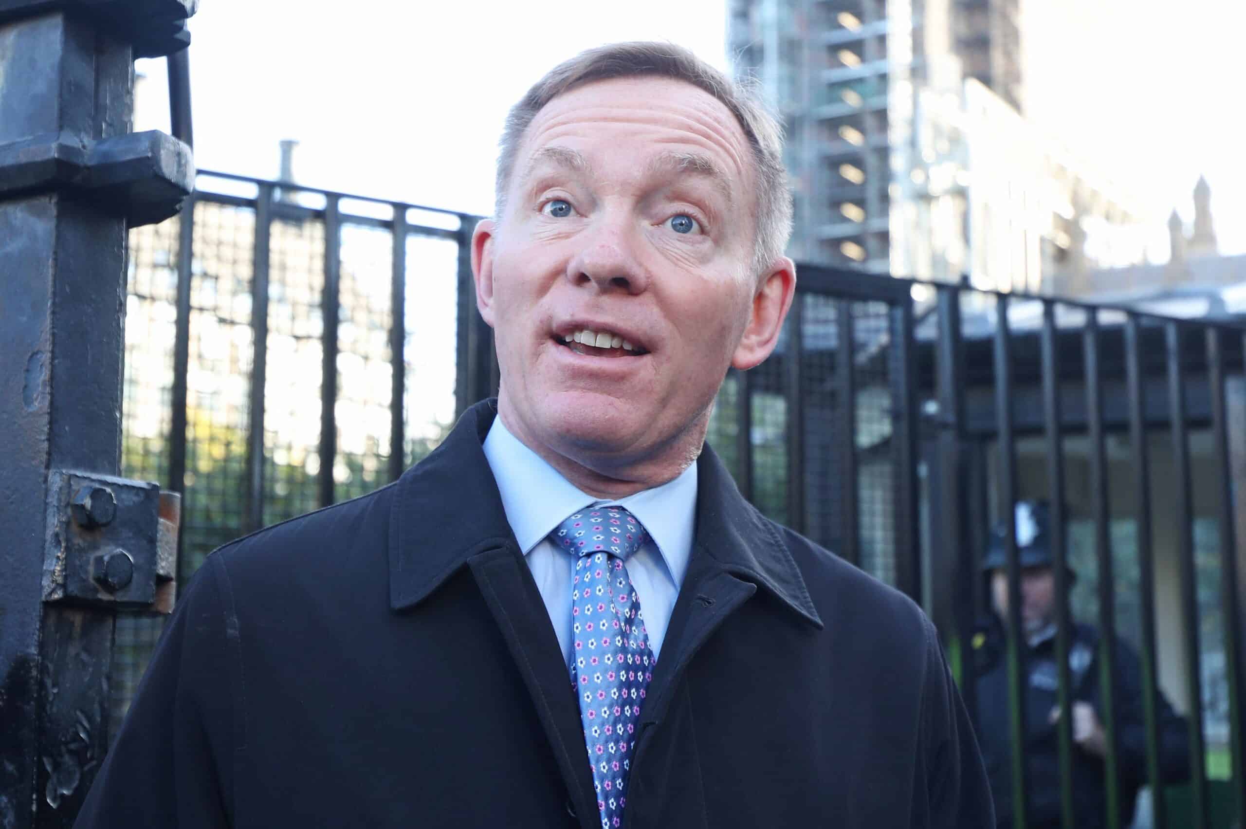 Labour is not scaling back £28bn green investment plan says Chris Bryant