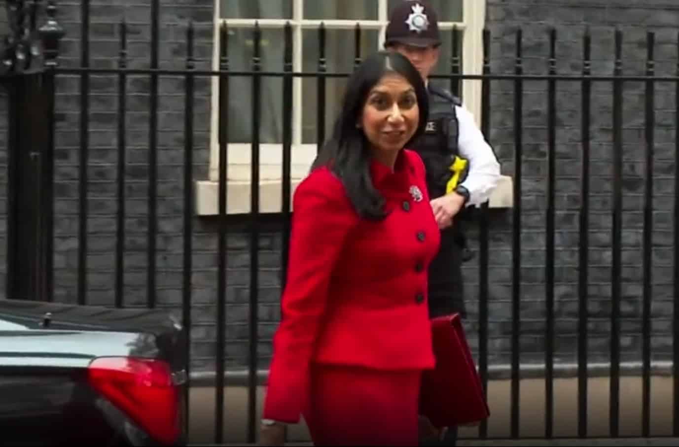 Braverman fires back at journalists outside Number 10 as she faces calls to resign