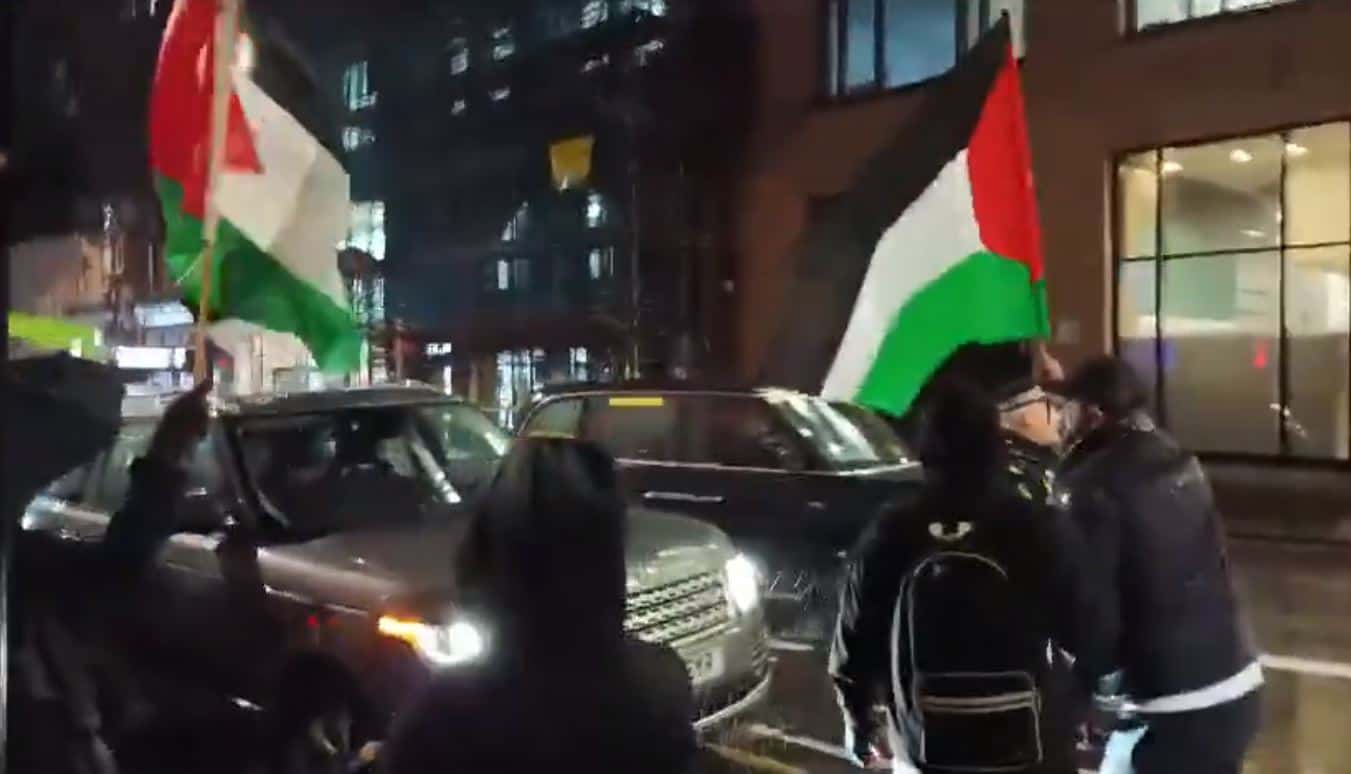 Sir Keir Starmer confronted by pro-Palestine activists in Glasgow